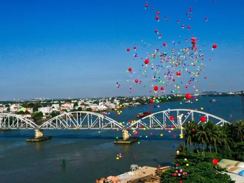 Đồng Nai: Lễ thả phúc khí cầu tại chùa Ông