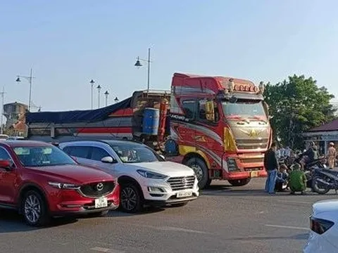 Huế: Va chạm giữa xe đầu kéo với xe mô tô, người đàn ông tử vong