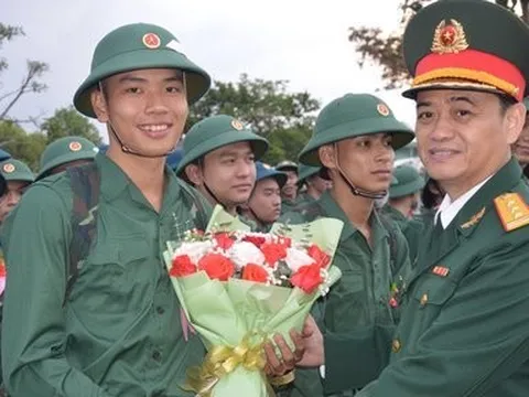 Miền Trung: Hàng ngàn thanh niên lên đường nhập ngũ