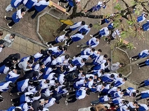 Nam sinh ở Thanh Hóa rơi từ tầng 4 xuống sân trường đã tử vong