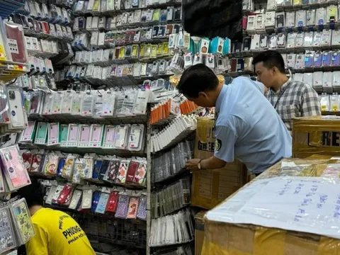 Tp.HCM: Tạm giữ gần 28.000 sản phẩm vi phạm tại các cửa hàng ĐTDĐ