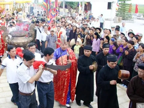 Chiêm ngưỡng Định Nam đao tương truyền Mạc Thái Tổ từng sử dụng