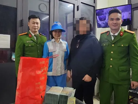 Công an Hà Nội tức tốc tìm gần 1,2 tỉ trong đêm giúp người dân đã vứt nhầm vào thùng rác