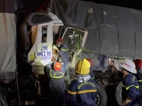 Tai nạn liên hoàn 4 xe cao tốc Vĩnh Hảo - Phan Thiết, 1 tài xế tử vong