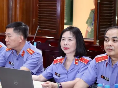 Hình ảnh ngày làm việc thứ 2 tại phiên tòa Vạn Thịnh Phát