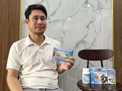 Bị vảy nến toàn thân bong tróc đầy nhà, may Kim Miễn Khang đã cứu nguy cho anh Đại