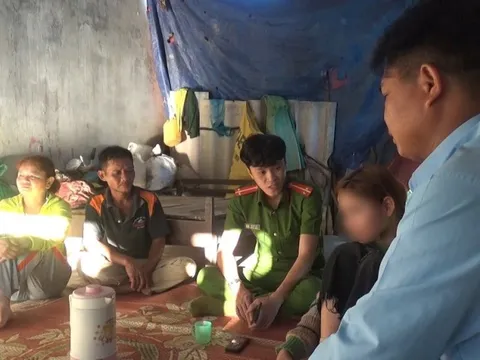Quảng Ngãi: Đi bán giày thiếu nữ 15 tuổi bị lừa vào "động" karaoke