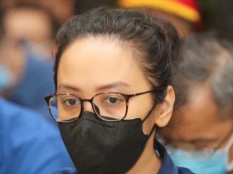 Bị cáo Trương Huệ Vân khóc nhẹ khi khai về ‘mẹ Trương Mỹ Lan’