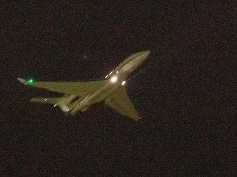 Chuyên cơ riêng chở tỉ phú Bill Gates rời Đà Nẵng