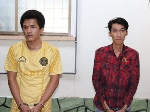 Tạm giữ hình sự 2 đối tượng tàng trữ, mua bán trái phép ma tuý