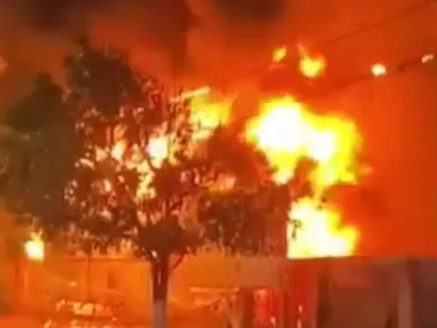 Cháy lớn tại bãi giữ phương tiện mô tô vi phạm