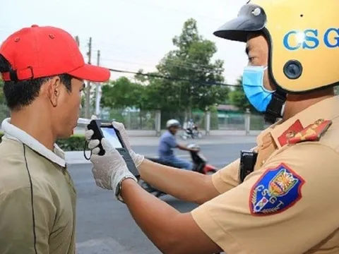 Tài xế có được yêu cầu CSGT thay ống thổi trước khi đo nồng độ cồn?