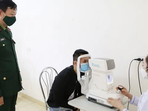 Trường hợp nào người loạn thị, mù màu vẫn phải đi nghĩa vụ quân sự?