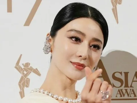 Phạm Băng Băng “tái xuất” khoe nhan sắc đẳng cấp nhưng chi tiết đáng chú ý lại nằm ở ngón áp út