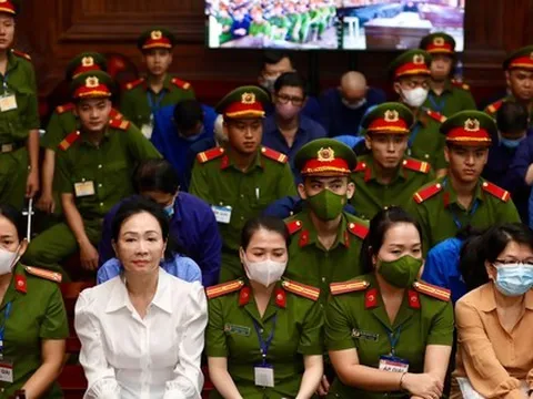 Hình ảnh trước phiên xét hỏi bà Trương Mỹ Lan và đại gia Nguyễn Cao Trí