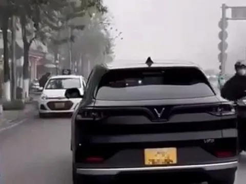 Hà Nội: Xử phạt tài xế lái xe ô tô đi ngược chiều trên đường Minh Khai