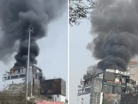 Nóng: Cháy lớn ở Hà Nội, khói đen bốc lên mù mịt từ nóc trung tâm thương mại OCD