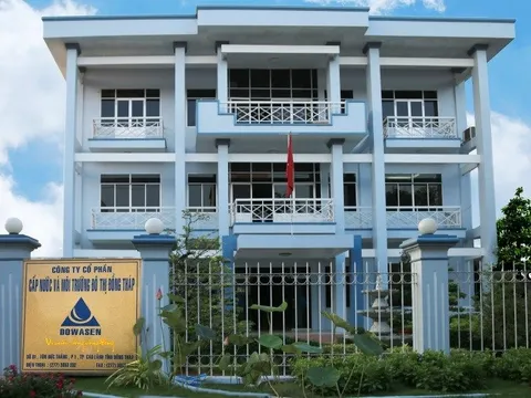 Vừa báo lãi 2023 kỷ lục, một công ty bán nước trên sàn chứng khoán bị khởi tố 2 lãnh đạo