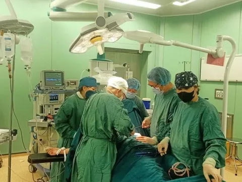 3 giờ phẫu thuật cứu sống bé gái bị vết thương ở tim nguy kịch