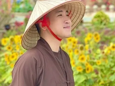 Thực hư hình ảnh vlogger Huy Cung xuống tóc xuất gia gây xôn xao?