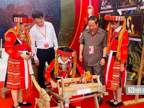 Người Pà Thẻn - Tuyên Quang bảo tồn nghề dệt thổ cẩm và đan lát