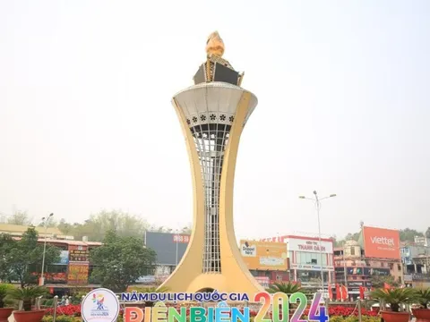 Đường phố Điện Biên rực rỡ cờ hoa chào mừng Năm Du lịch quốc gia