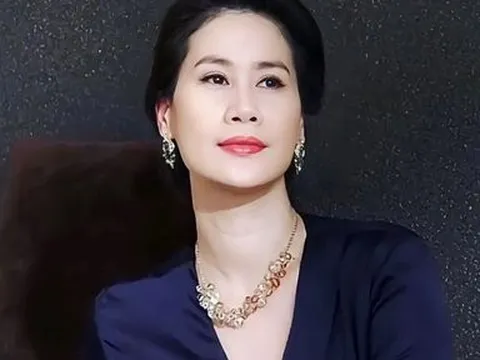 Diễn viên chuyên đóng vai phản diện, làm mẹ đơn thân ở tuổi 45 với nhan sắc nóng bỏng