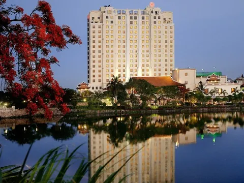 Chuyện chưa kể về khách sạn 5 sao top đầu thủ đô: Đón 100 nguyên thủ quốc gia trong 20 năm, ngày khai trương từng chập điện cả tòa nhà