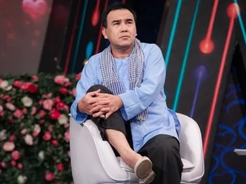 Chân dung nam MC ở nhà 21 tỷ đồng nhưng sống giản dị, thậm chí đi dép tổ ong đi làm