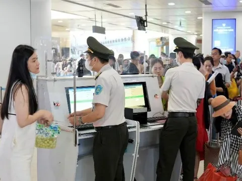 Kiểm soát giấy tờ đi tàu bay đối với hành khách nhập cảnh, quá cảnh