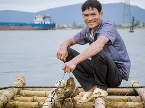 Thả dây hàu ở cửa sông Gianh, sau 8 tháng cho thu hoạch tiền tỷ