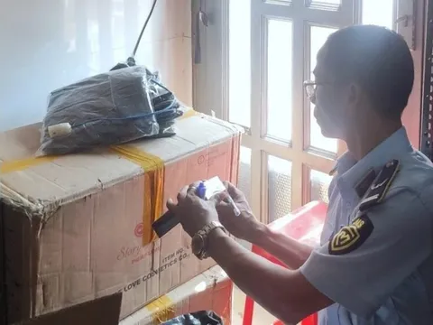 Tp.HCM: Thu giữ gần 750 loại mỹ phẩm không có hóa đơn chứng từ