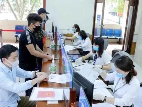 Về hưu vẫn tất bật mưu sinh: Cải cách tiền lương làm sao để đủ sống?