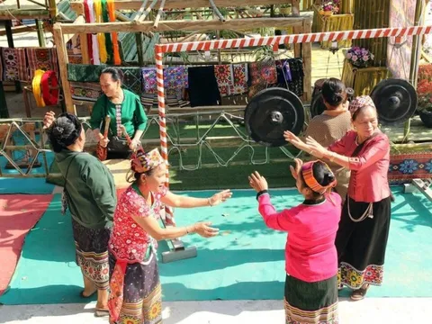 “Bà đỡ” du lịch cộng đồng tại miền Tây xứ Nghệ