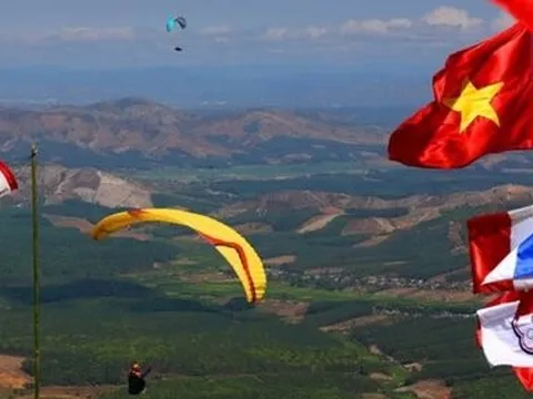 Kon Tum: Chinh phục giải dù lượn khám phá đại ngàn