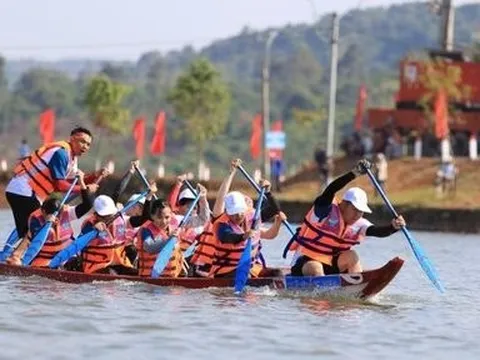 Tái hiện nét văn hóa dân gian thông qua hội đua thuyền ở Đắk Nông