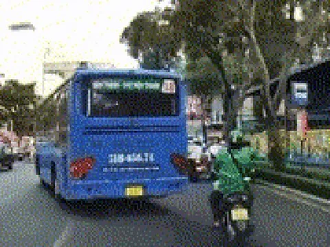 Xử lý tài xế xe buýt vượt ẩu gây “bão” mạng xã hội