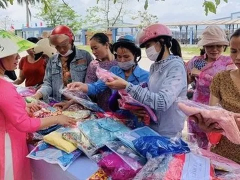 Huế sẽ tổ chức tặng áo dài cho các nữ công nhân lao động nghèo