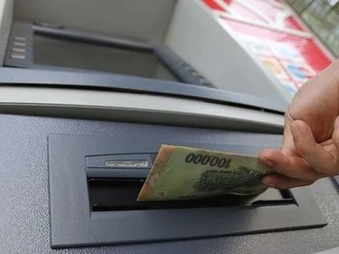 Bắt giữ đối tượng trộm tiền trong thẻ ATM của bạn gái
