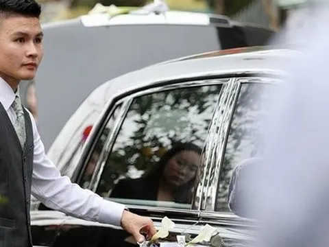 Chú rể Quang Hải dùng xe Rolls Royce Phantom 16 tỷ đồng đi đón dâu