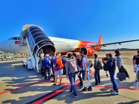 Lễ 30/4 – 1/5: Vé máy bay tăng cao, du lịch lo ngại ế khách