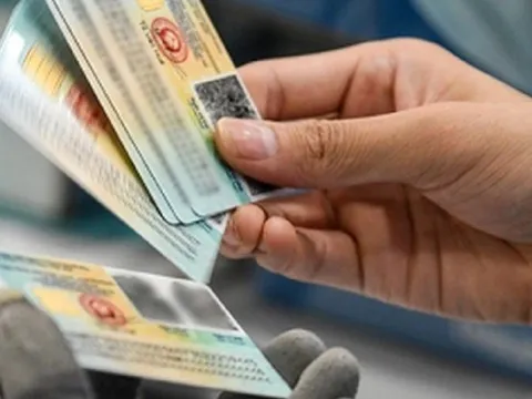 Khách sạn có được tạm thu tiền thay cho việc giữ CCCD của khách?