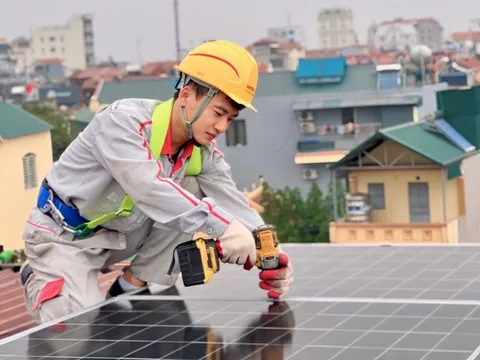 Thị trường Điện năng lượng mặt trời sôi động trước nỗi lo nắng nóng gay gắt