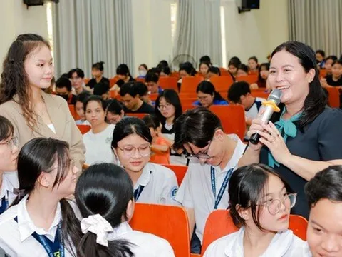 Bỏ phụ cấp thâm niên, lương giáo viên lâu năm có giảm?