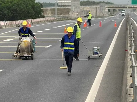 Cao tốc Cam Lộ - La Sơn sẽ cấm xe khách trên 30 chỗ, xe tải 6 trục