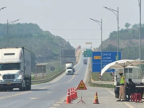 Cấm xe khách 30 chỗ, xe tải từ 6 trục đi trên cao tốc Cam Lộ - La Sơn