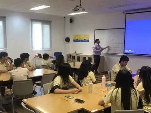 Giáo viên, học sinh Trường Quốc tế Mỹ Việt Nam trở lại trường