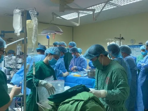 Gần 120 y bác sĩ tuyến tỉnh xuyên đêm lấy tạng từ người hiến chết não