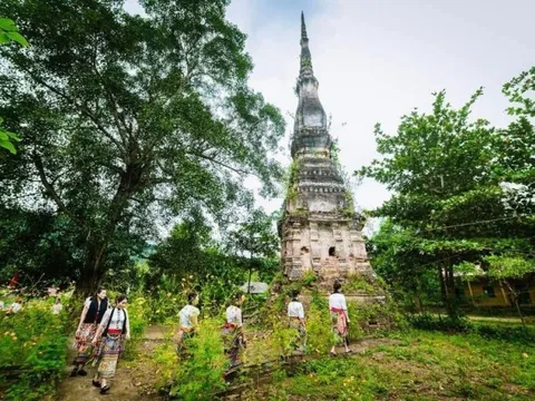 Nghệ An: Tháp cổ gần nghìn năm tuổi đối diện nguy cơ đổ sập