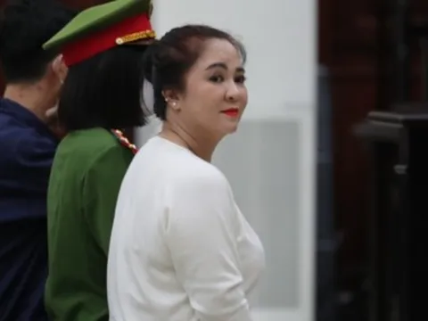 Bà Nguyễn Phương Hằng tươi tỉnh tại phiên tòa phúc thẩm